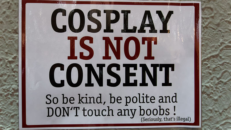 Tabliczka "Cosplay is not consent"