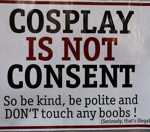 Tabliczka "Cosplay is not consent"