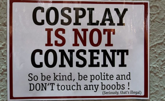 Tabliczka "Cosplay is not consent"