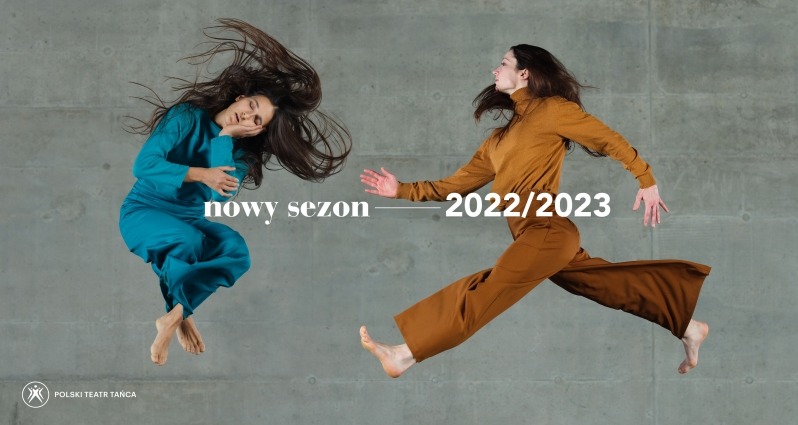 plakat promujący nowy sezon w Polskim Teatrze Tańca. dwie kobiety w ruchu na szarym tle.