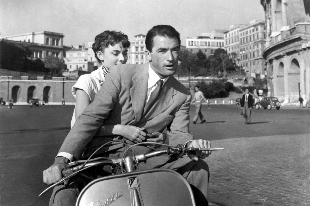 Gregory Peck i Audrey Hepburn w filmie „Rzymskie Wakacje" (1953)