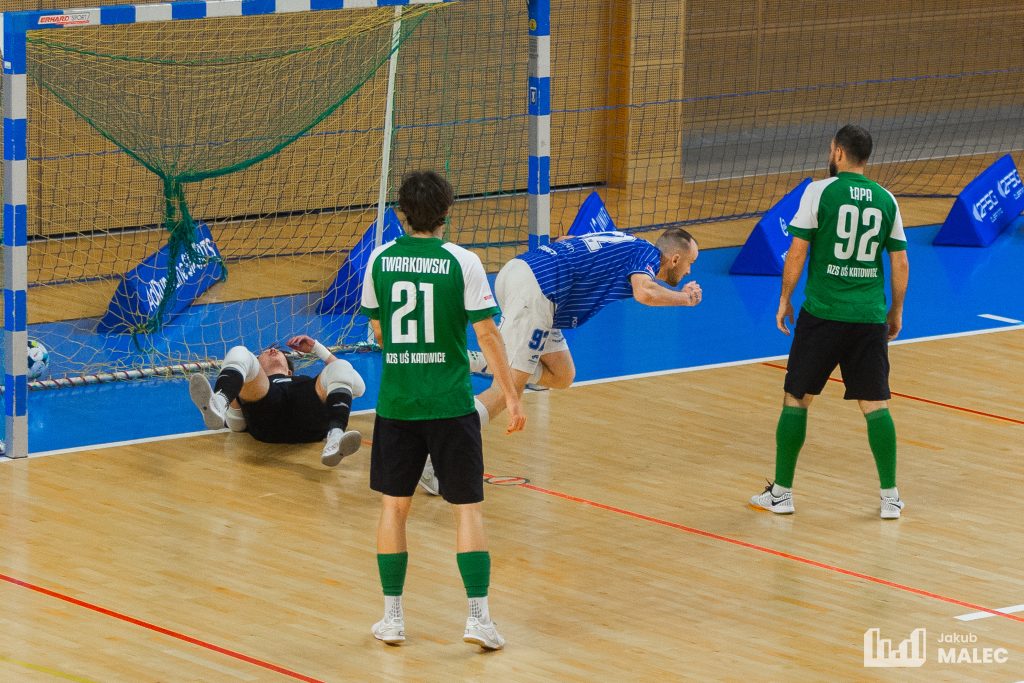 Mecz futsalu, po strzale UŚ Katowice